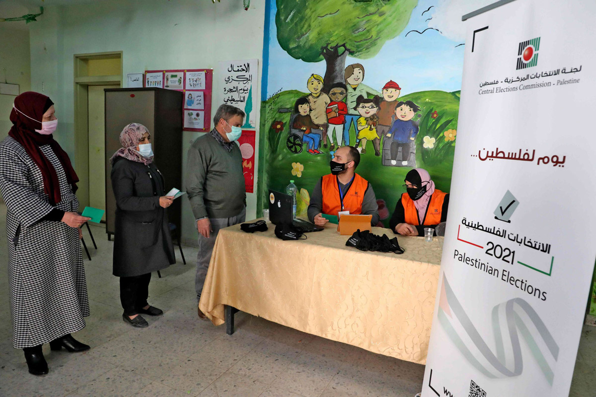 حماس تبدي اهتماما خاصا بالضفة الغربية، حيث تسعى لفرض نفسها ضمن المعادلة في تلك الرقعة الجغرافية التي تسيطر عليها حركة فتح