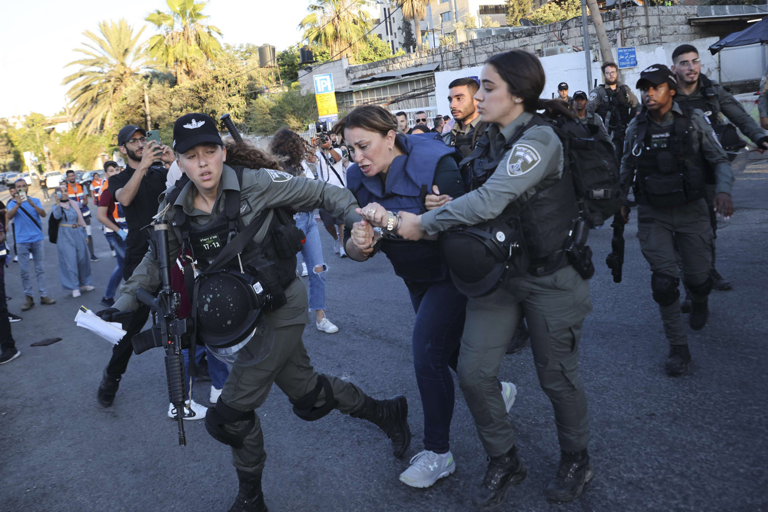 اعتقال صحافيين يؤجج غضب الشارع الفلسطيني