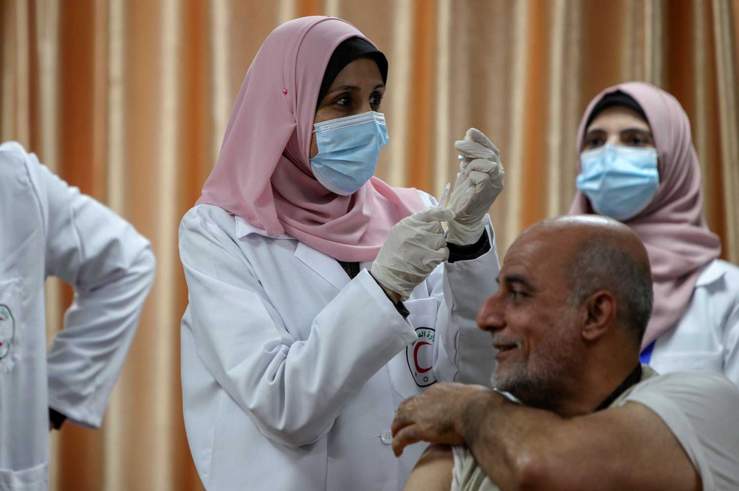  حوالي 40 في المئة من الفلسطينيين في الضفة الغربية وغزة أصيبوا بالفايروس منذ اندلاع الوباء
