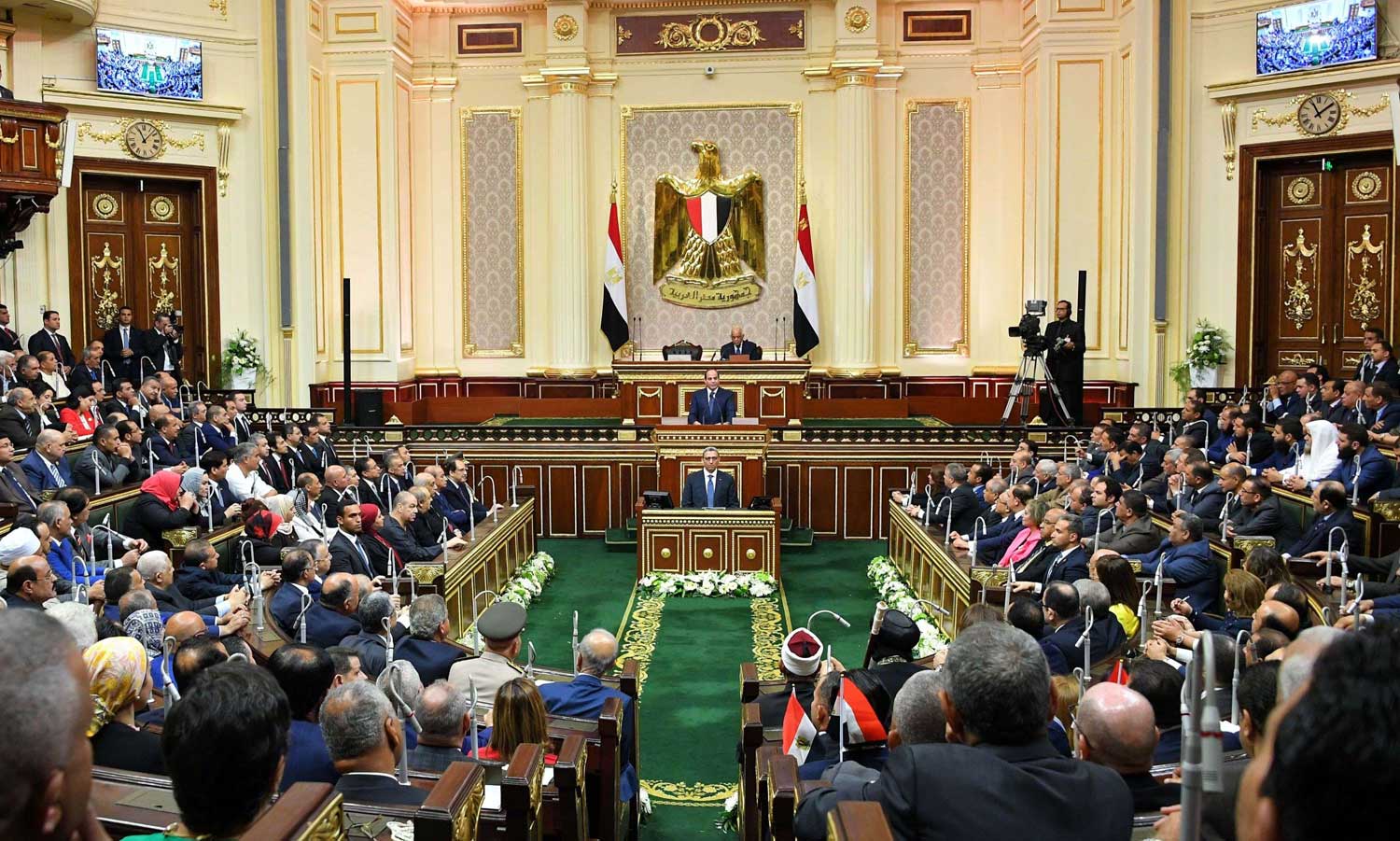 مؤيدو التعديلات يركزون على أنها تهدف إلى ضبط الخلل في بعض المواد الدستورية، وأنها ستفضي إلى فتح آفاق جديدة للحريات عقب التيقن من استدامة حالة الاستقرار