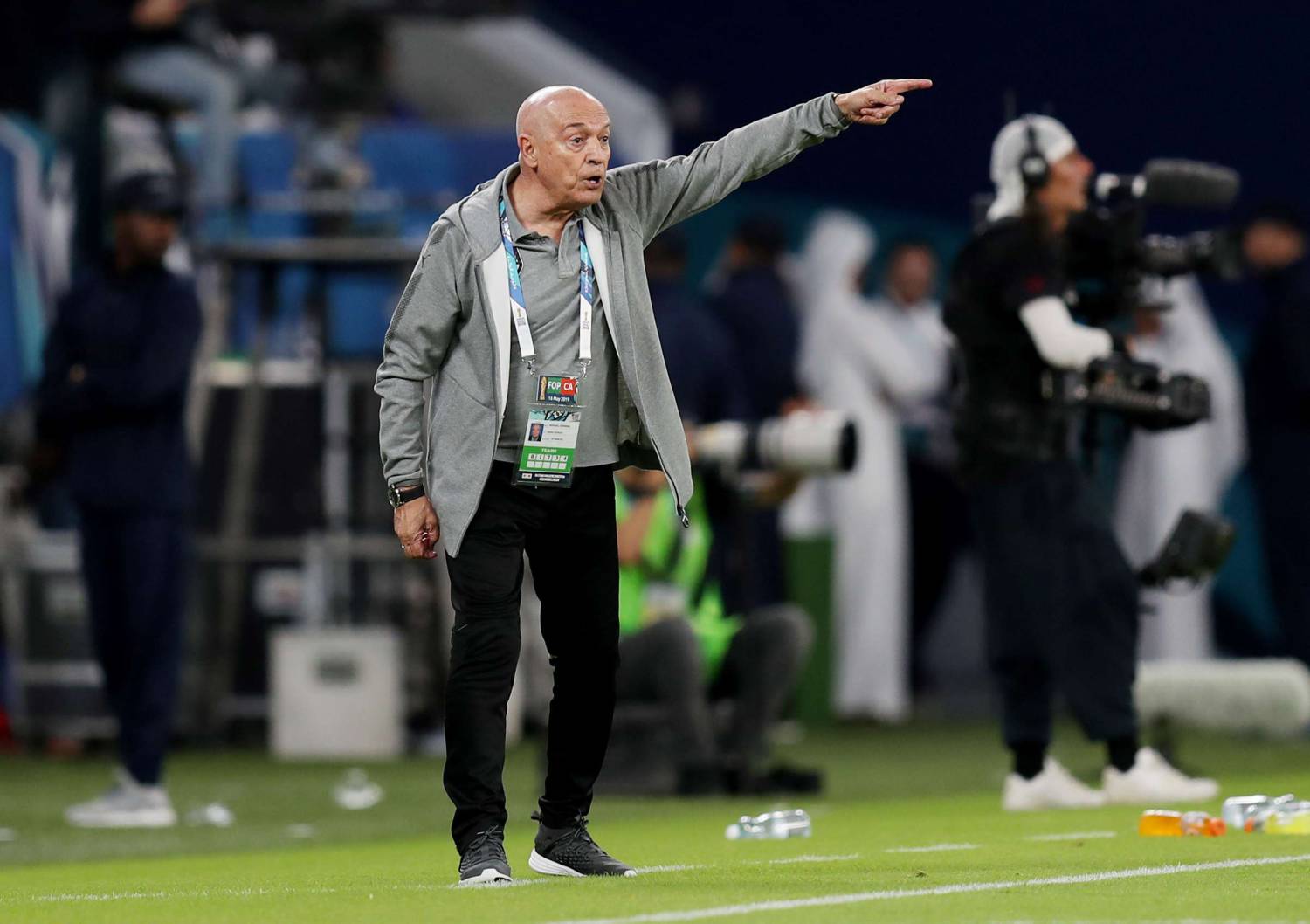 أجواء مشجعة داخل القلعة البيضاء 