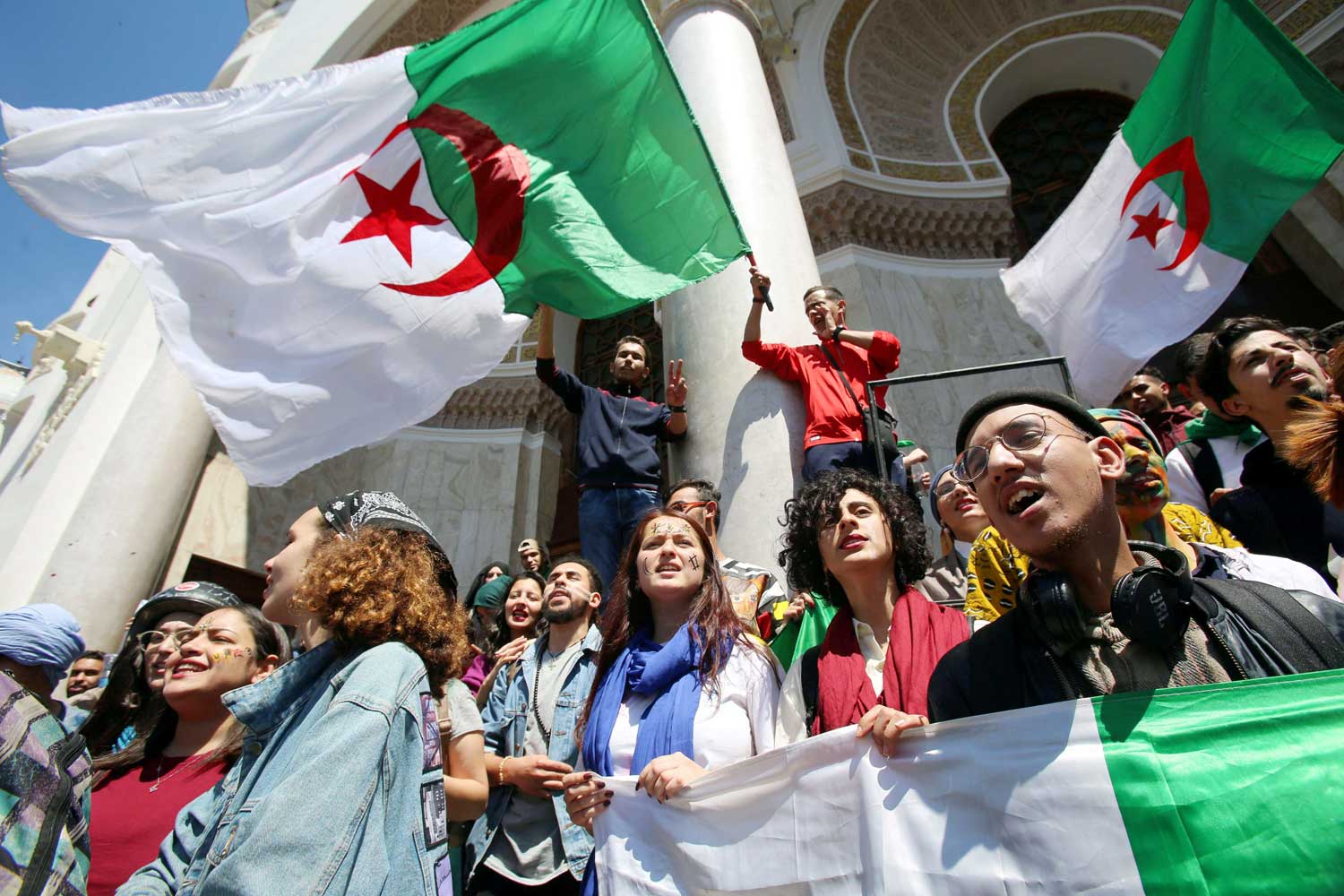 الهوية واللغة في صدارة إفرازات الحراك الشعبي