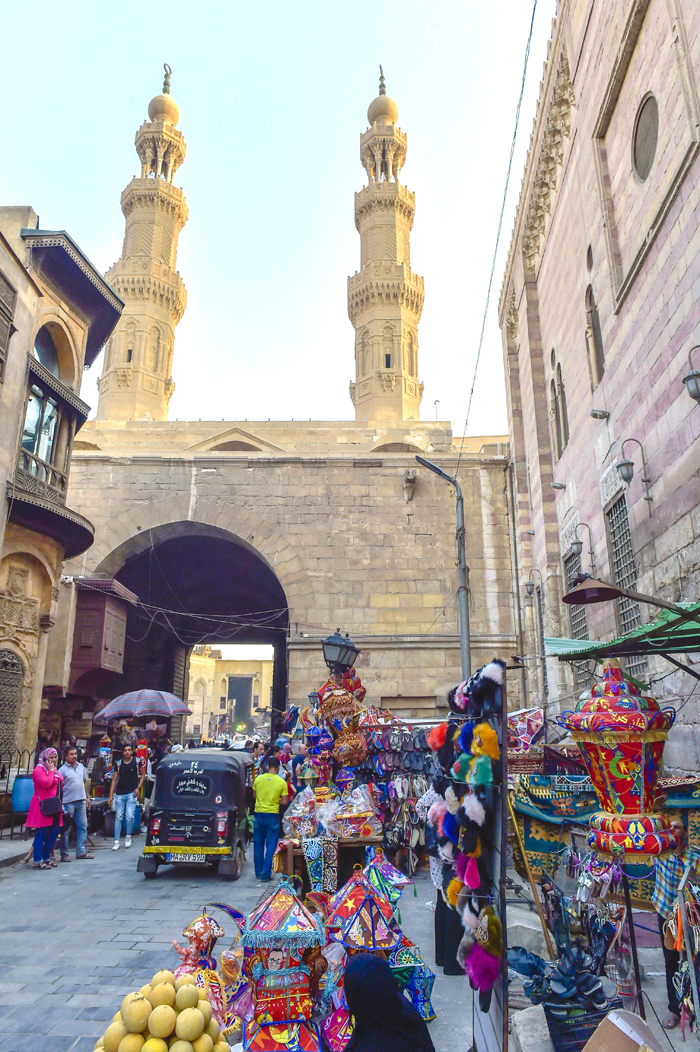 باب المشانق ومن يتولى الضرائب