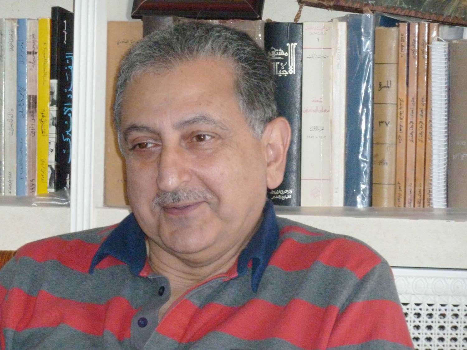 مهنته الصحافية جعلت العويط يكتب في شؤون البلد كلها سواء كانت تلك الشؤون اقتصادية أو سياسية أو أمنية أو اجتماعية، غير أنه كتب بمزاج الشاعر الغاضب الذي يسبقه صدقه وترافقه نزاهته ويسكنه الكمال