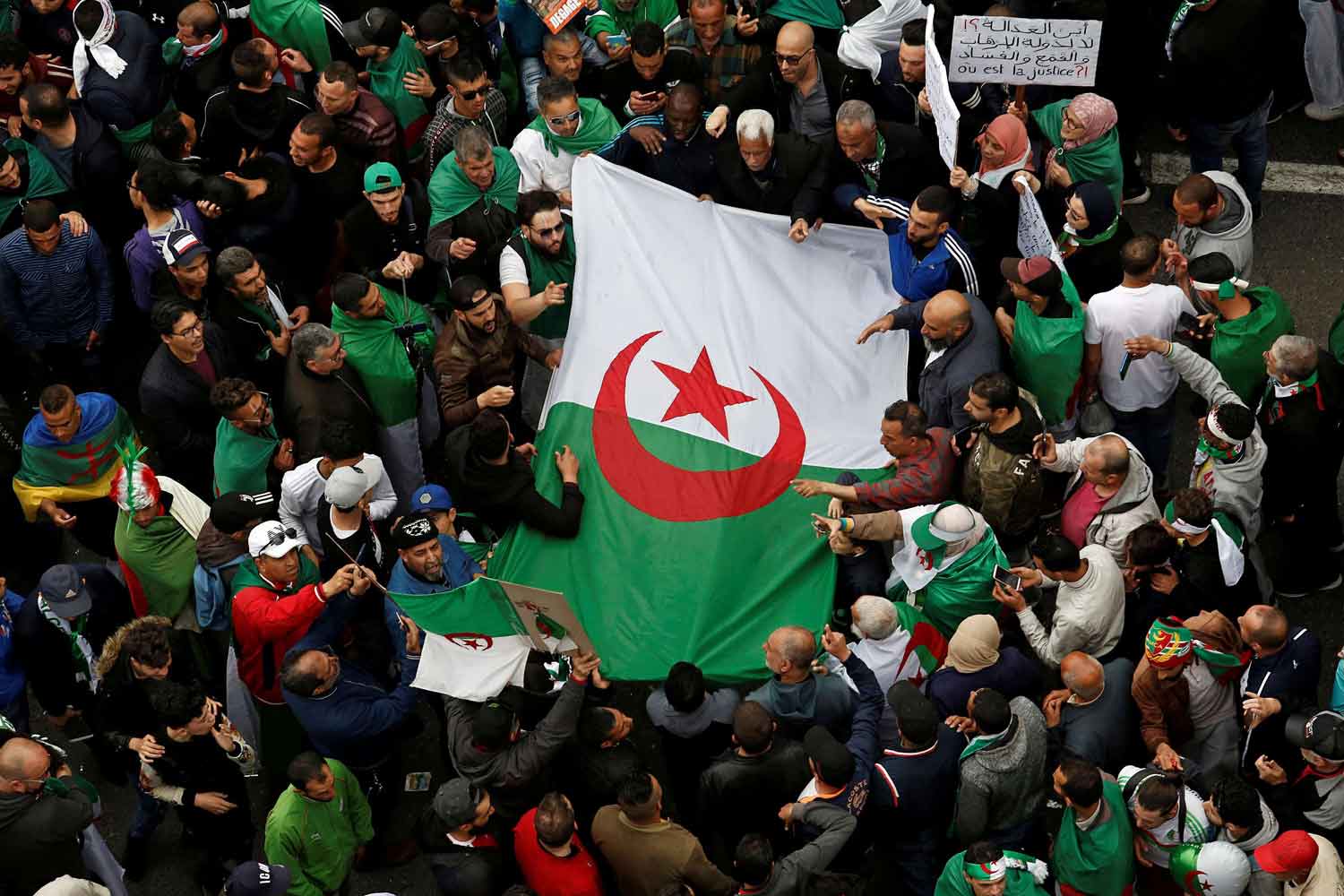 حراك شعبي متواصل لتلبية مطالبه