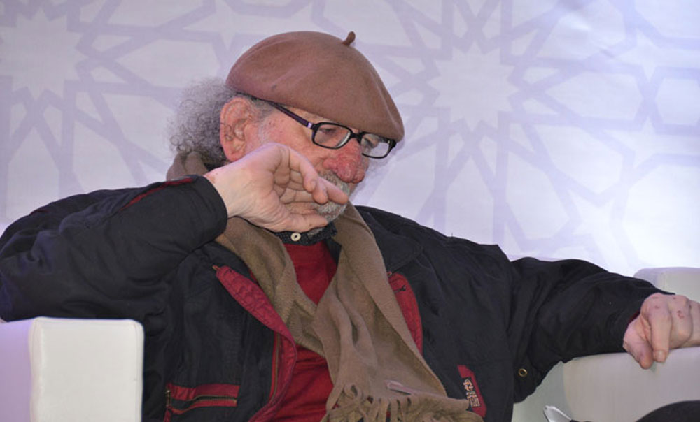 نبرة المشاكسة لم تفارق الخوري، وهو الذي كان يريد أن يكون استثنائيا في رؤيته للأشياء والموجودات