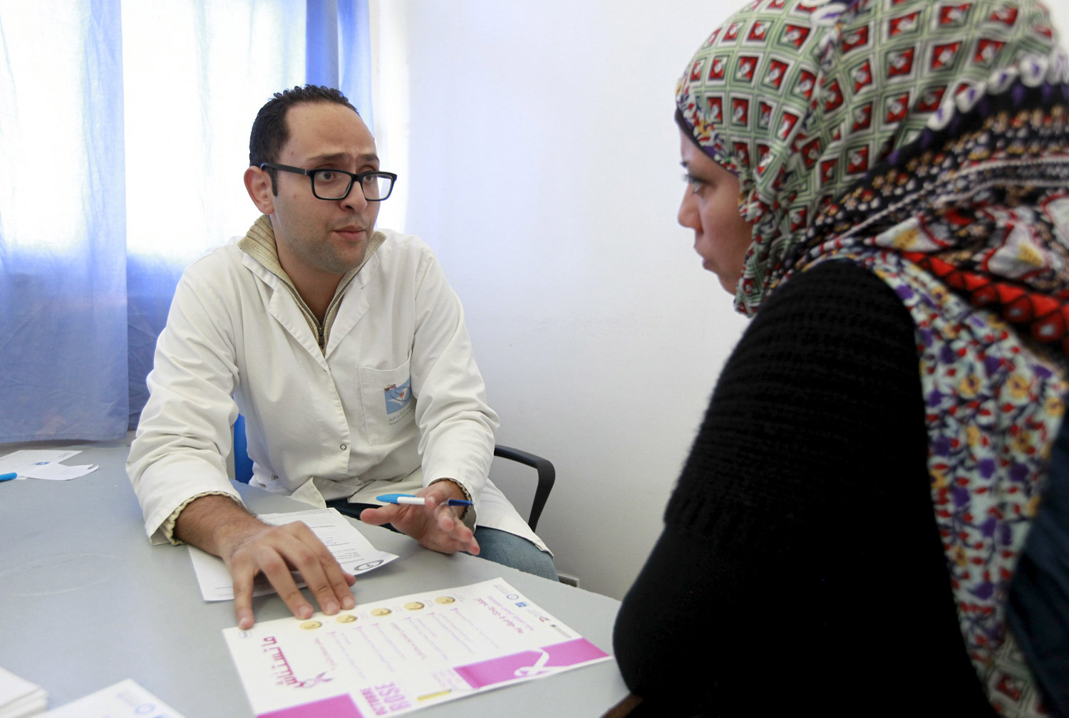 الخجل المبني على التعامل مع الجسد يصدّ عددا كبيرا من النساء عن القيام بكشوفات طبيّة، وهو نتاج تراكمات عديدة غير متعلّقة فقط بزيارة طبيب للأمراض النسائيّة