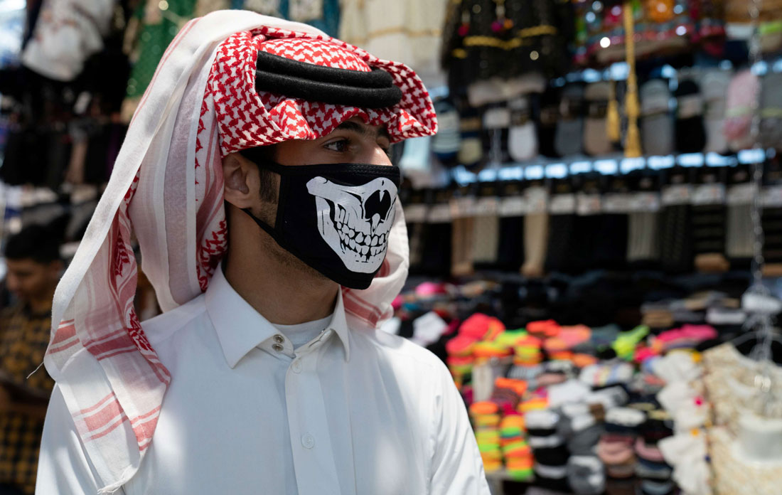تفنن واضح في صنع أقنعة الوجه