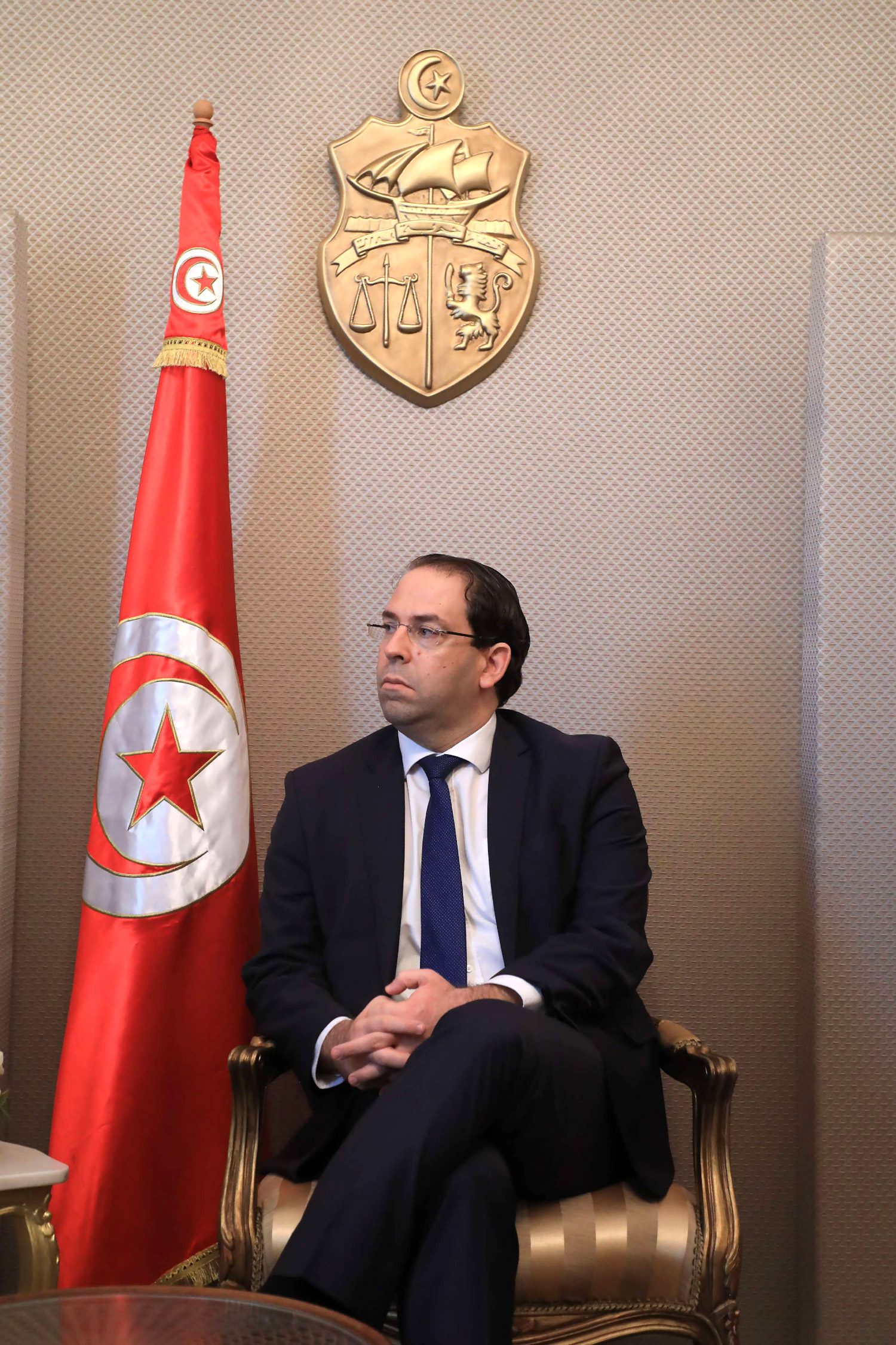 مؤشرات كثيرة تتجمع لتوحي بأن يوسف الشاهد يسعى للعب الدور التجميعي الذي لعبه الباجي قائد السبسي، أي بناء جبهة مدنية ضد النهضة، ولكن بمواصفات مغايرة نسبيا للجبهة القديمة، وتقوم على فكرة إنقاذ تونس