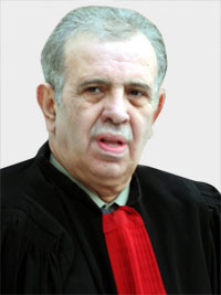 فاروق قسنطيني: مذكرة التوقيف بحق خالد نزار لم يتم إلغاؤها، وسيمثل أمام القضاء