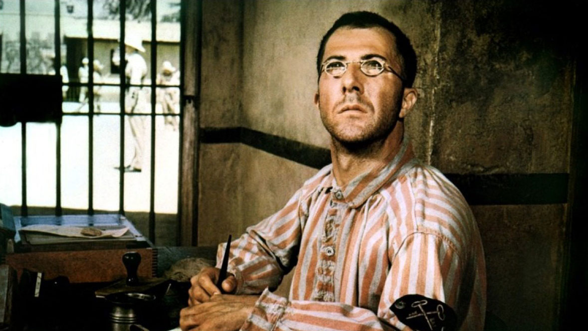 التنوع نجح بتقديم الشخصيات بعفوية وبساطة، فبينما يستسلم داستن هوفمان لقدره، يتحدى ستيف ماكوين الأقدار، ويركز على طلب الحرية