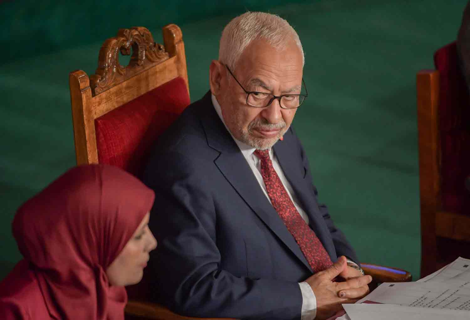 تغليب مصلحة الحزب على المصلحة العامة