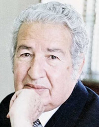 إحسان عبدالقدوس، أسس لما يمكن تسميته بالأدب السينمائي، أما قارئه الأفضل في الفن السابع فكان المخرج حسين كمال، بلا منازع، الذي أرسى دعائم السينما الاستعراضية، وأضاف إلى حواراتها الأدبية، لوحات ورقصات وأغاني خالدة