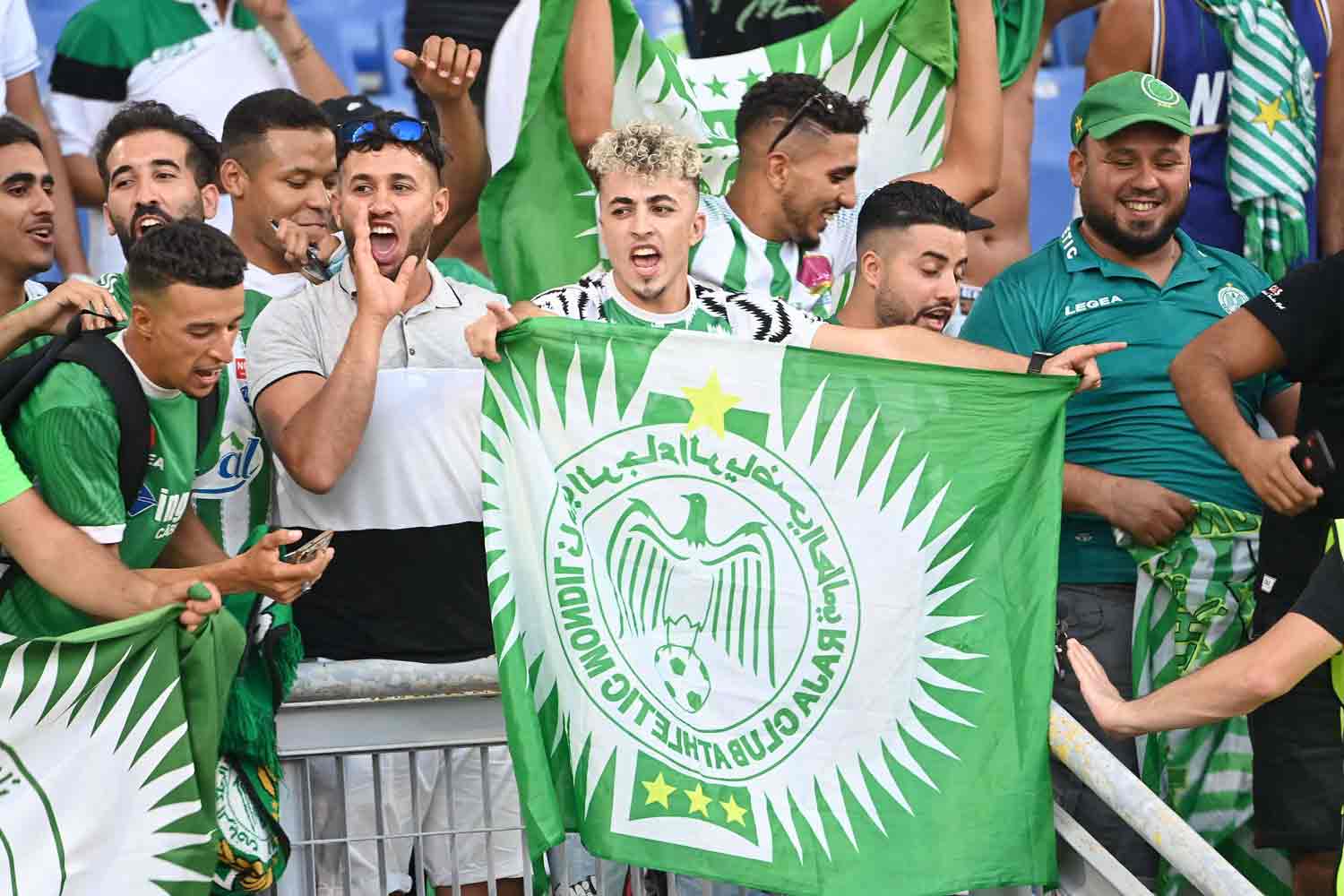 جمهور الرجاء يحلم بعودة هذه الأجواء 