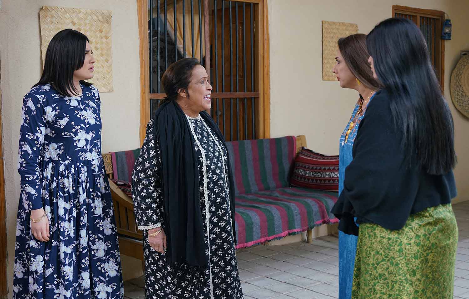 الفنانة حياة الفهد تعود بعد تألقها في شهر رمضان الماضي وتقدم مسلسلا جديدا بعنوان "حدود الشر" الذي يعود إلى زمن غاب فيه القانون  