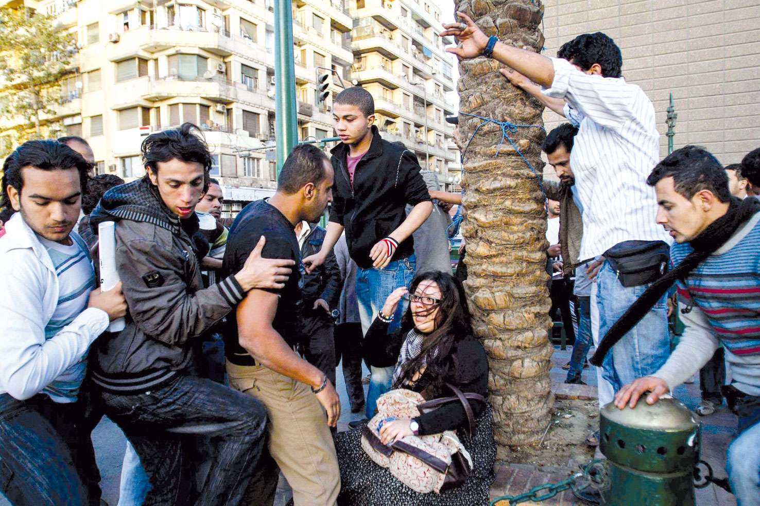 متحرش: الفتيات يشتكين من عزوف الشباب عن الزواج وعندما يقترب أحدهم منهن للتعارف يسارعن بالصراخ والشكوى