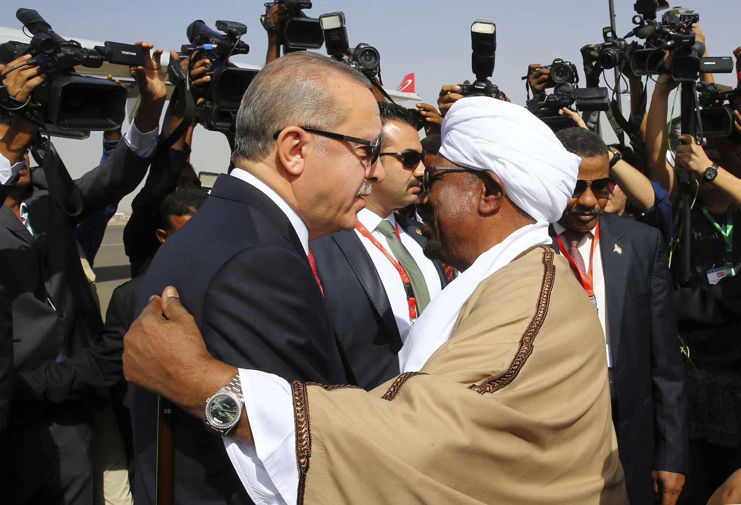 سقوط البشير يشكل ضربة قاسية لأولئك الذين يحلمون باستمرارية أي نظام حكم سياسي يهيمن عليه الدين