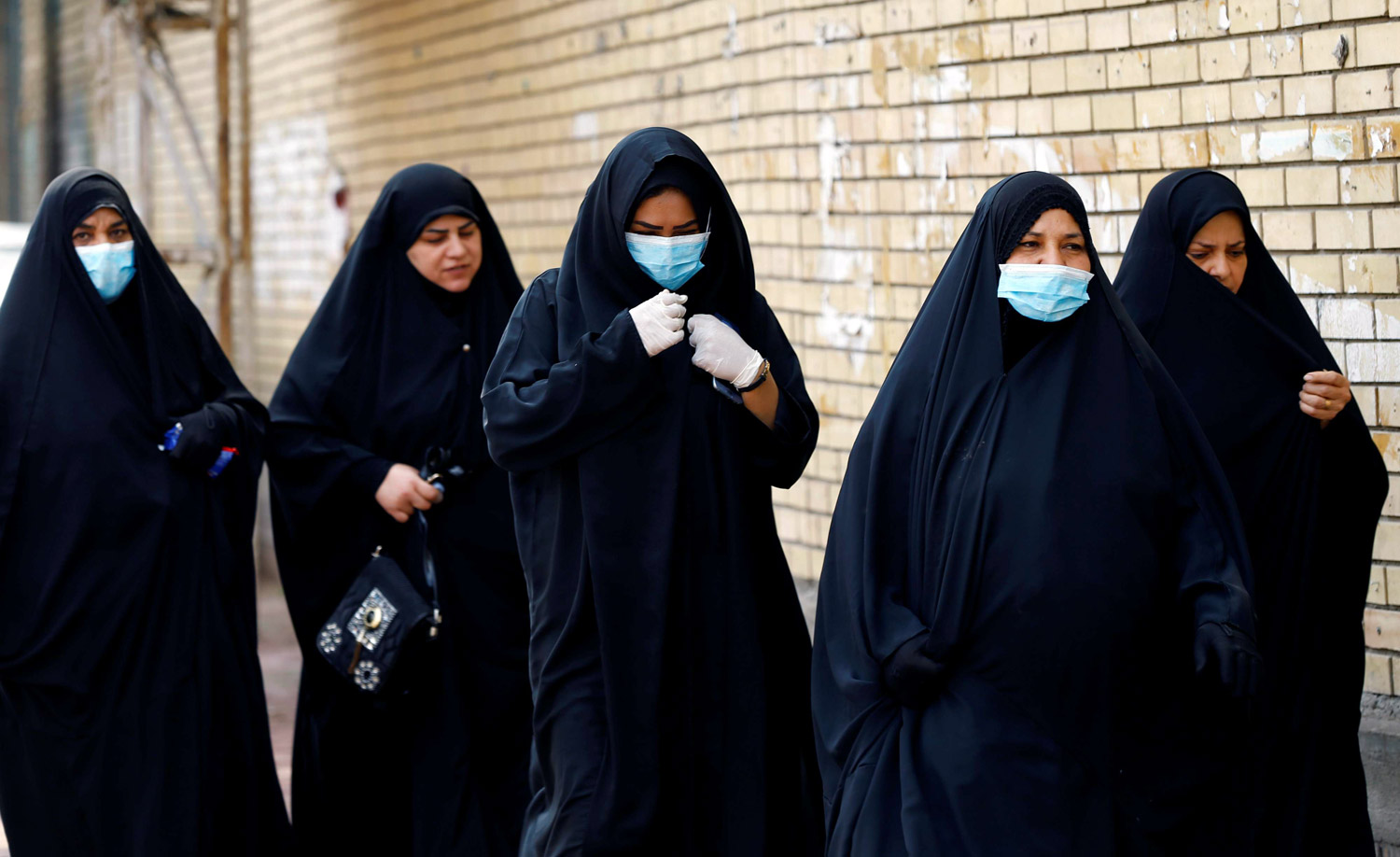 الجهات الأمنية تسعى لإقناع الزوار الشيعة بالعدول عن زيارة المراقد حفاظا على أرواحهم.