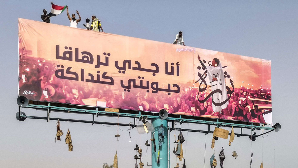 جدران الخرطوم تزخر برسومات وصور للصبية الملقبة ب"كنداكة" 
