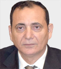 أحمد الزيني: قرارات تعليق البناء فجّرت الأزمة وزادت من خسائر المصانع