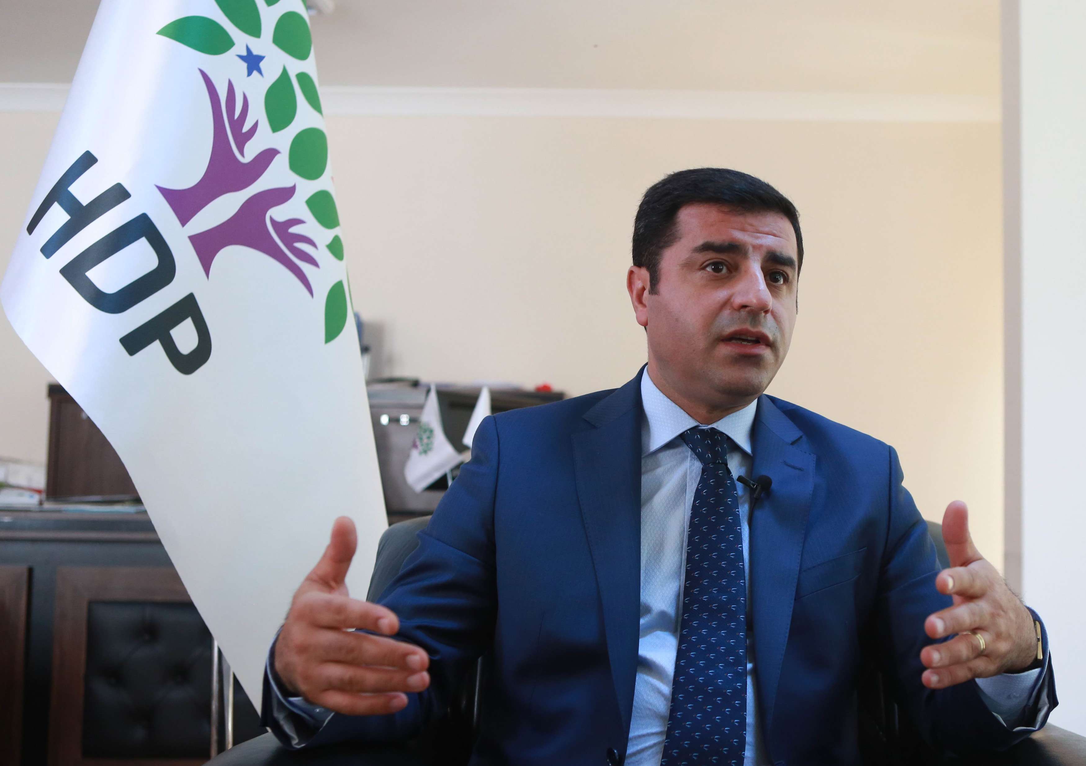 ديمرتاش: إذا كان علي الاختيار بين الأدب والسياسة "سأختار الأدب وبدون تردد"