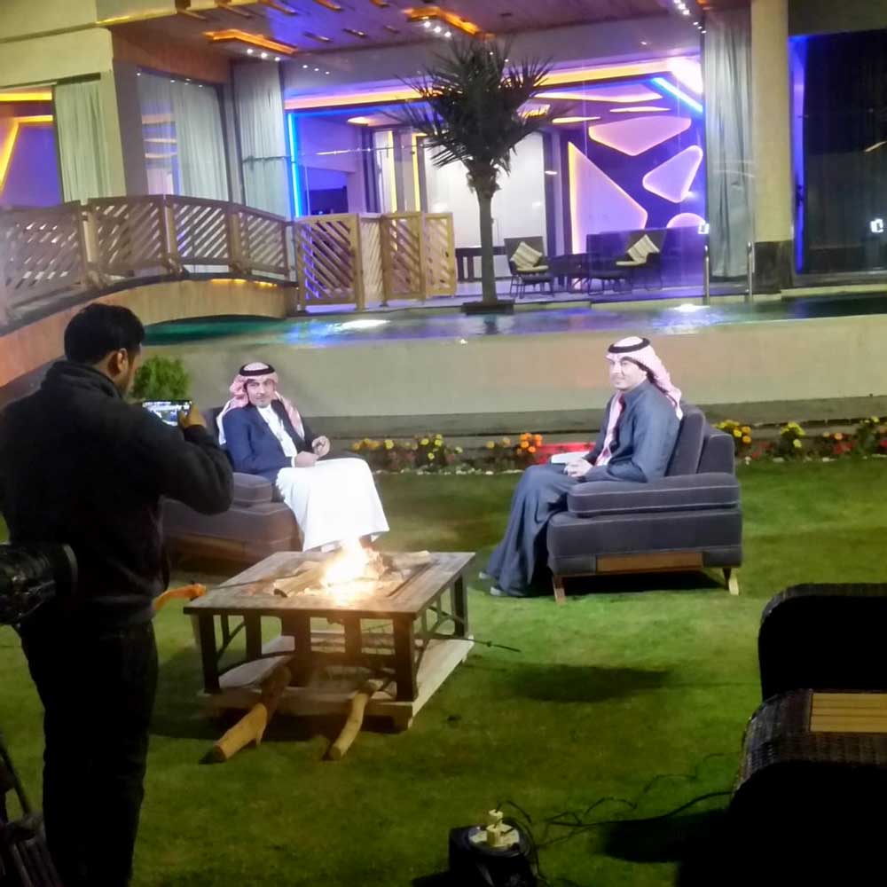 ضيوفه لا ينحصرون في دولة بعينها، فالخميسي يستقطب أسماء من أصقاع العالم العربي كله، بدءًا من السعودية ثم دول الخليج فالدول العربية
