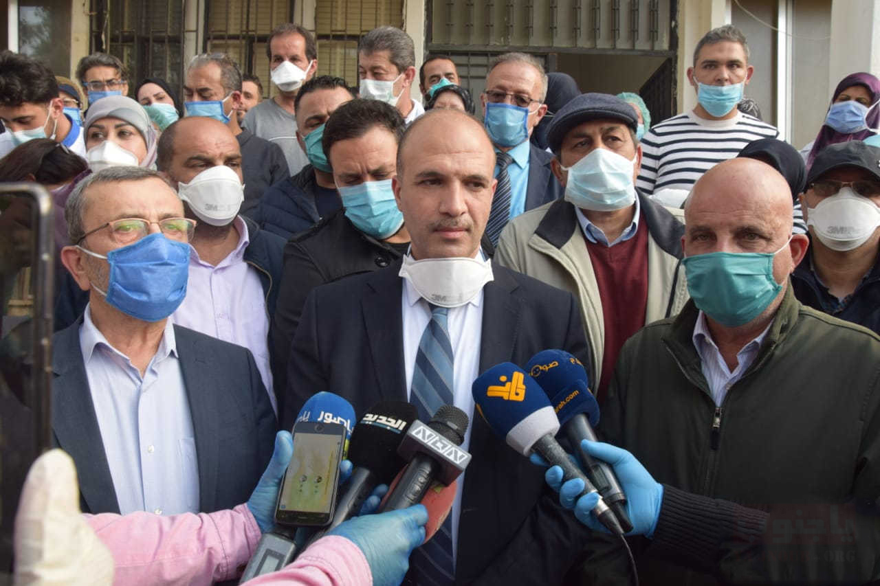 سماح وزير الصحة لعدد كبير من الأدوية إيرانية المنشأ بالدخول إلى لبنان من دون التقيد بالإجراءات الصحية والفنية المطلوبة يثبت فعلياً أن حمد يخدم مصالح الجهة الراعية لتوليه منصبه أي “حزب الله”