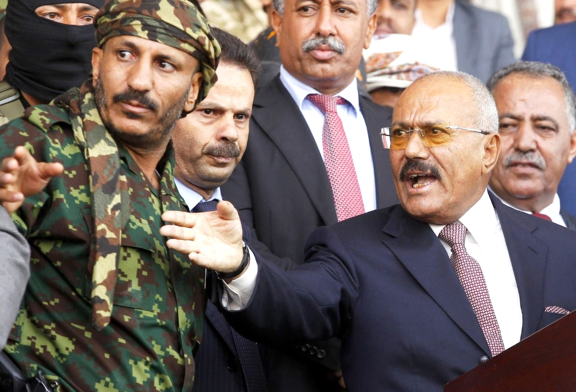 نجل شقيق الرئيس الراحل وقائد حراسته يعمل اليوم كقائد لقوات “حراس الجمهورية” التي يسعى من خلالها لاسترداد “الدولة” من قبل الحوثيين الذين قتلوا عمه