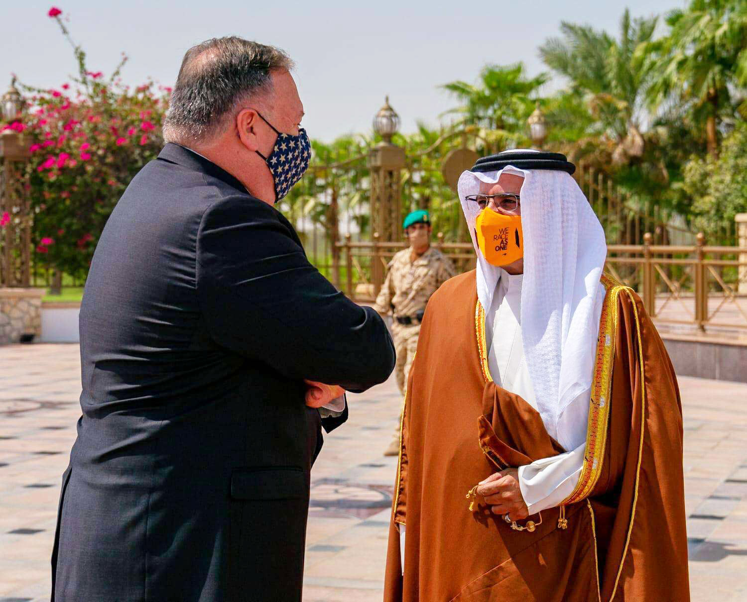 البحرين لا تستطيع رفض الاستجابة لمبادرة حيوية لإدارة ترامب دون الاستناد إلى دعم الجارة الكبرى السعودية