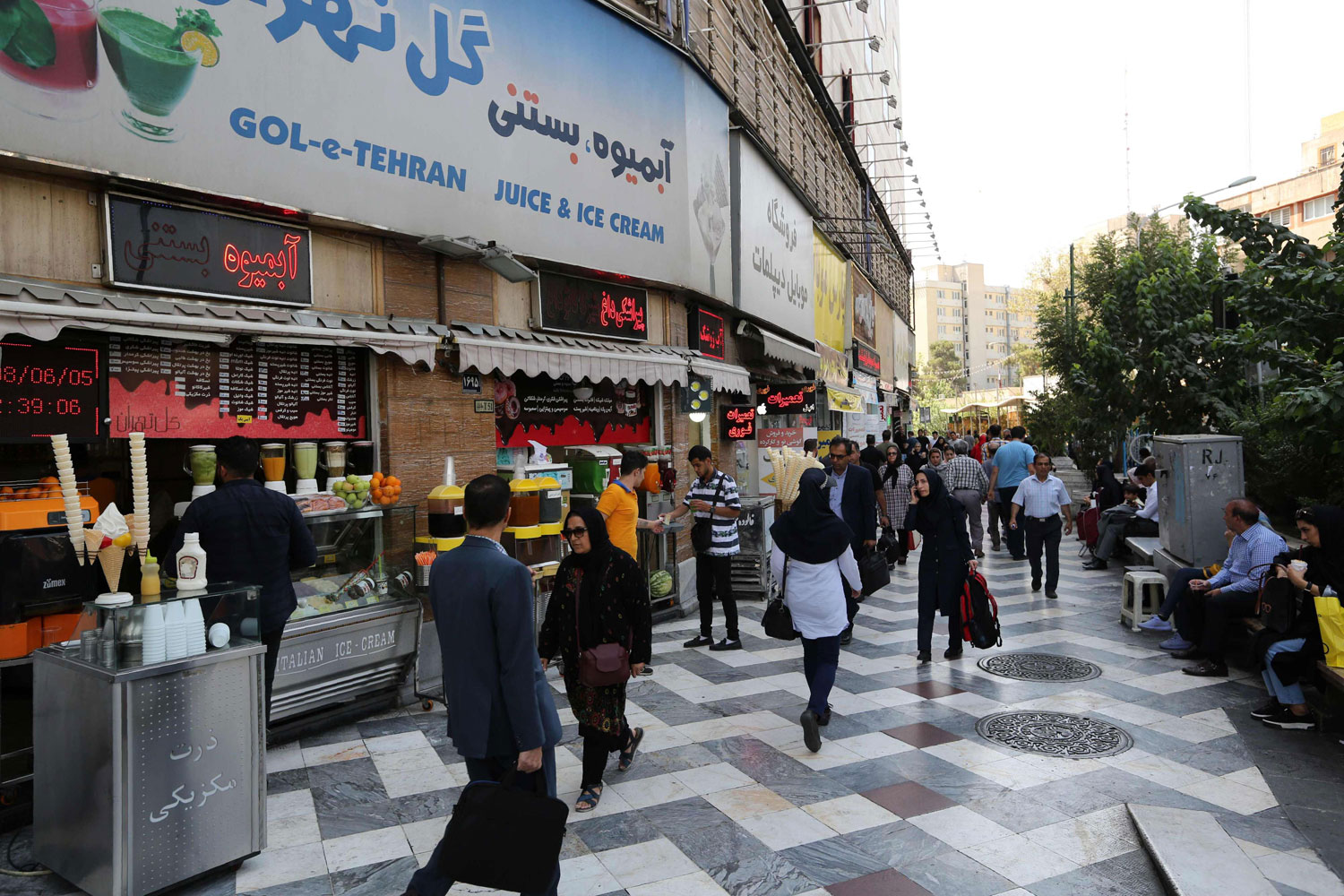 طهران تدرك جيدا أن القادة الأوروبيين أعجز من أن يساعدوها على تلافي العقوبات الأميركية