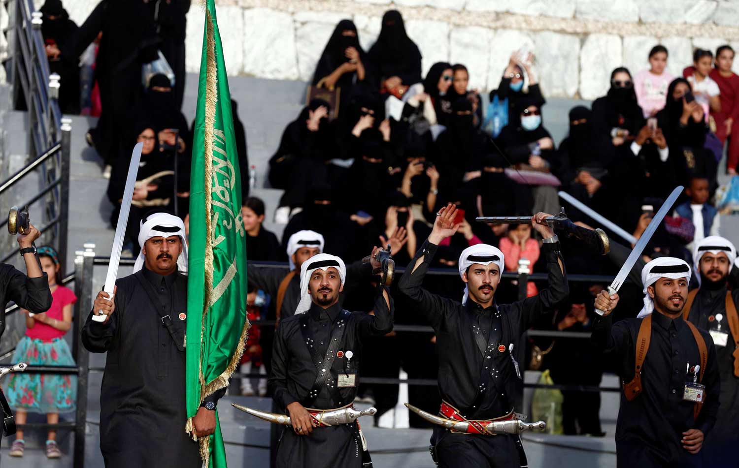 يصعب وضع مقارنة بين سردية الميراث الفني في مصر والسعودية، فالأولى متفوقة تاريخيا، لكن الثانية بدأت خطوات طموحة لاختصار المسافات وتحقيق تقدم سريع، في وقت بدت أدوات مصر الناعمة تتراجع بسبب إهمال توظيفها وعدم الاعتداد بها