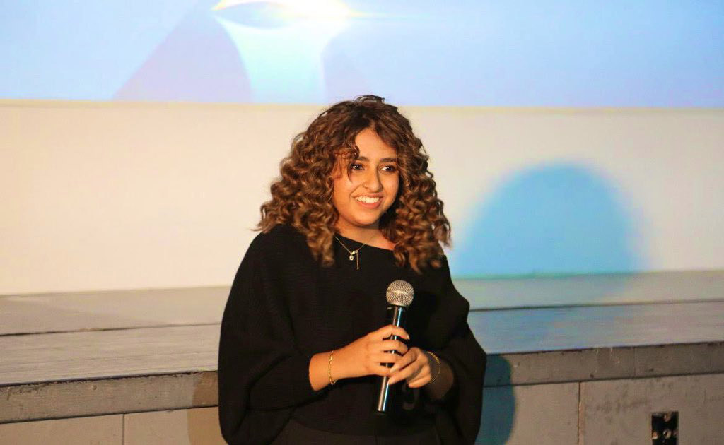سارة مسفر بدأت مسيرتها بتولّي مهمات مختلفة في أفلام قصيرة وطويلة اختير بعضها ليُعرض في مهرجانات محلية وعالمية