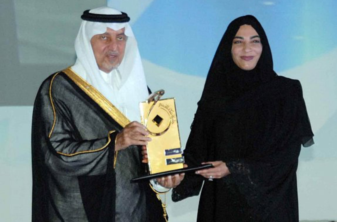 "المستكشفة الصاعدة" لقب منحته في العام 2011 مؤسسة "ناشيونال جيوغرافيك" لسندي الحاصلة على جائزة مكة التي سلمها لها الأمير خالد الفيصل والمصنفة ضمن "أكثر 150 امرأة تأثيرا في العالم". حسب "نيوزويك"