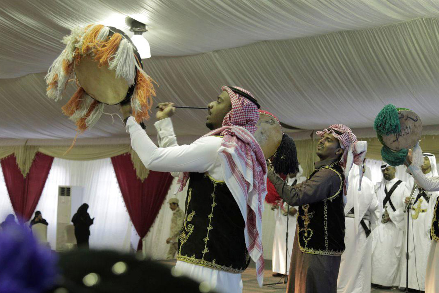 هل سيضيف انتقال مهرجان الجنادرية من إدارة الحرس الوطني إلى وزارة الثقافة عمقاً جوهرياً في هوية المهرجان وفعالياته 