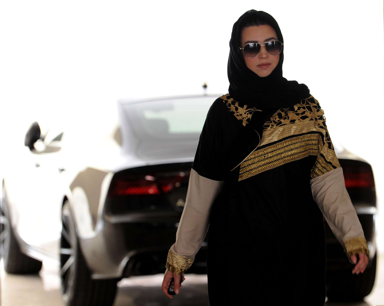 أقرت الحكومة السعودية قانونا يجرّم التحرش في البلاد، ويفرض عقوبات صارمة تصل إلى السجن سنتين، بالتزامن مع السماح للمرأة بقيادة السيارة