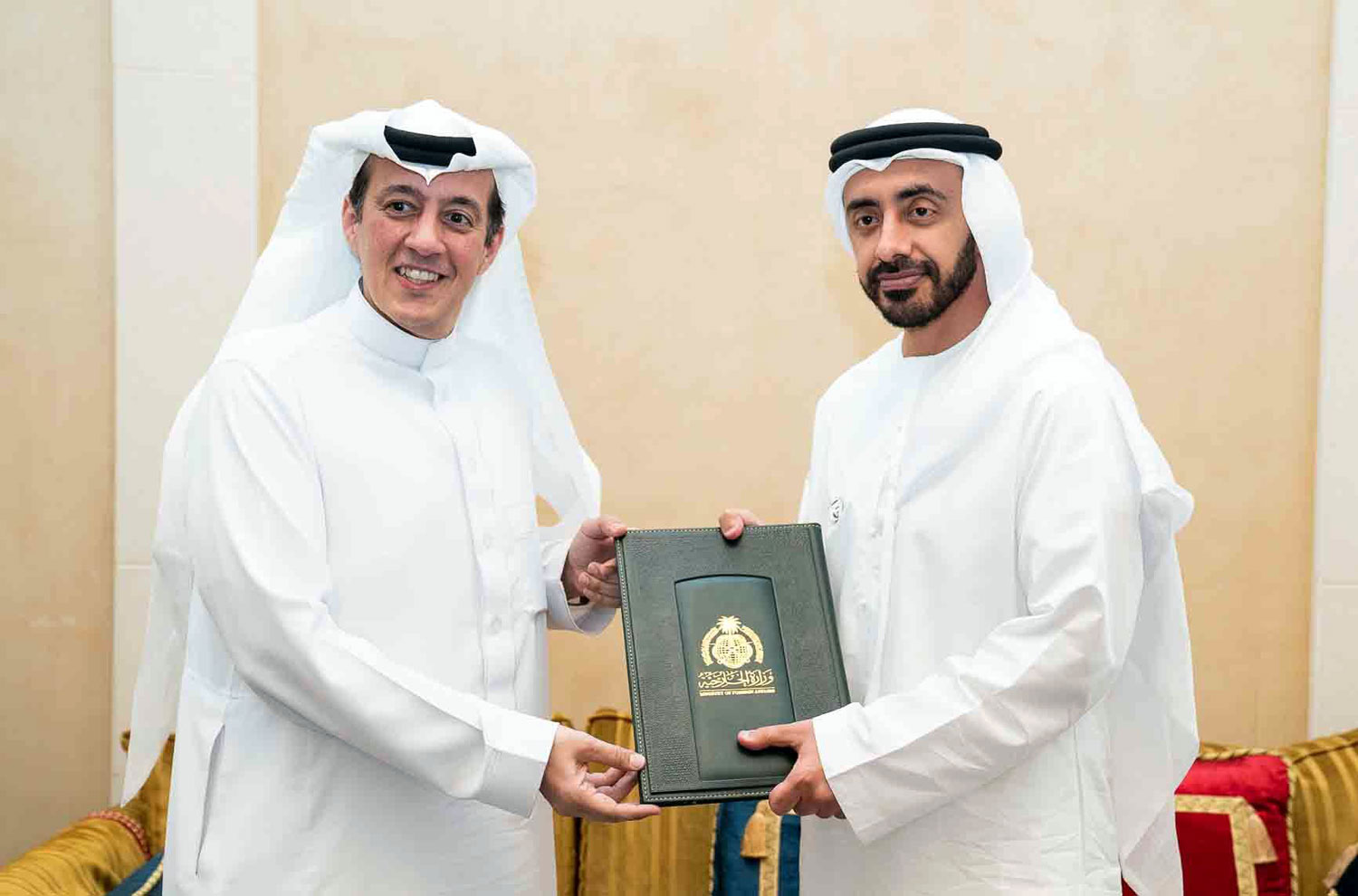 تكليف الدخيل سفيرا للرياض لدى أبوظبي يأتي في مرحلة مهمة من عمر العلاقة بين العاصمتين التي تشهد أكثر فتراتها ازدهارا، وتلتقيان في الكثير من الملفات والأدوار التي تضبط الفضاء العربي