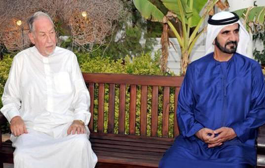 هوفمان يعد شخصية ذات بعد عالمي، وقد نال العديد من التكريمات، من بينها جائزة دبي الدولية للقرآن الكريم التي صنفته "شخصية العام الإسلامية" سلمه إياها الشيخ محمد بن راشد.
