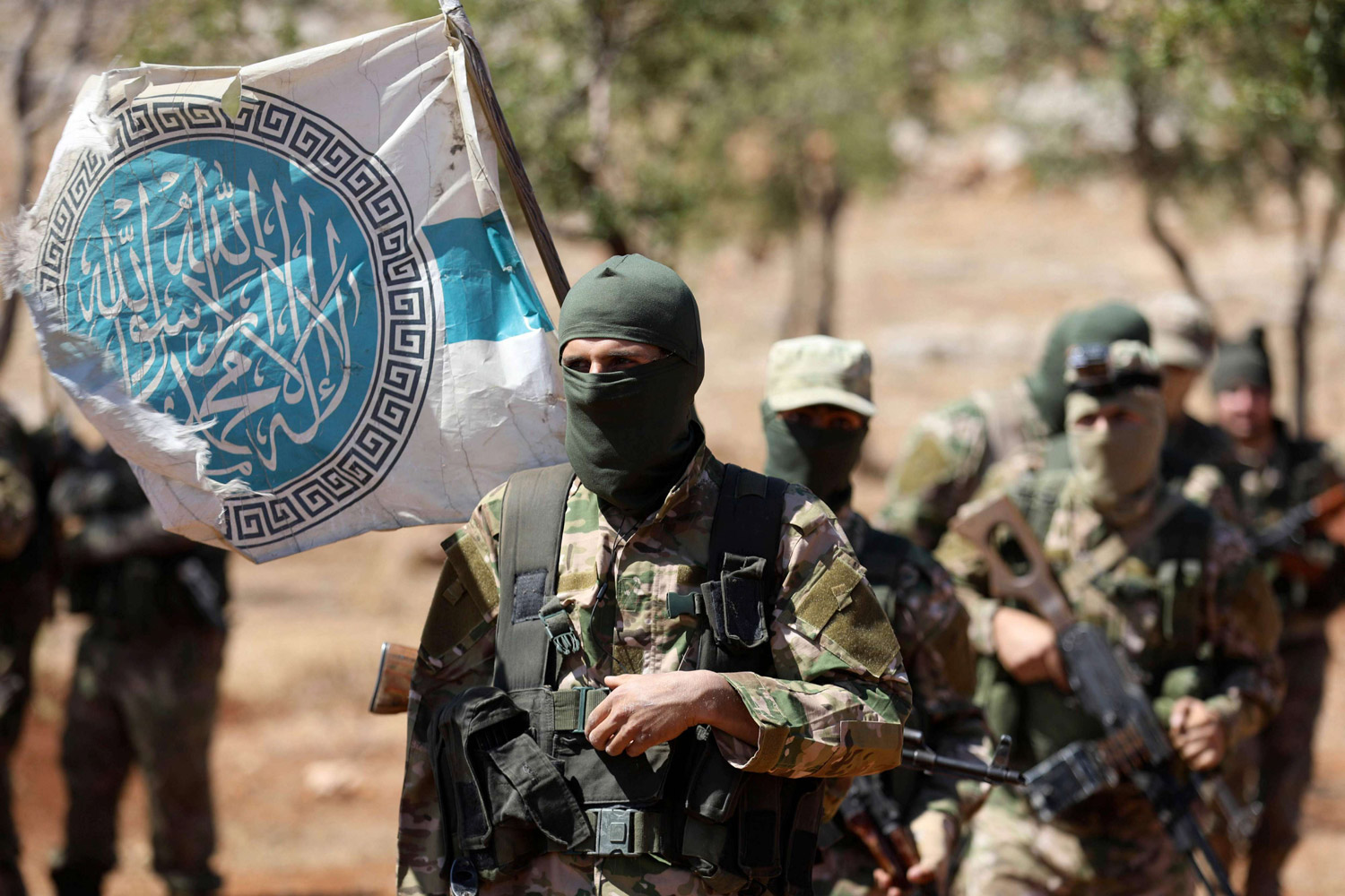 هيئة تحرير الشام تتوقع التوصل إلى تسوية مع جيش العزة التابع للجبهة الوطنية للتحرير للخروج من مناطقهم