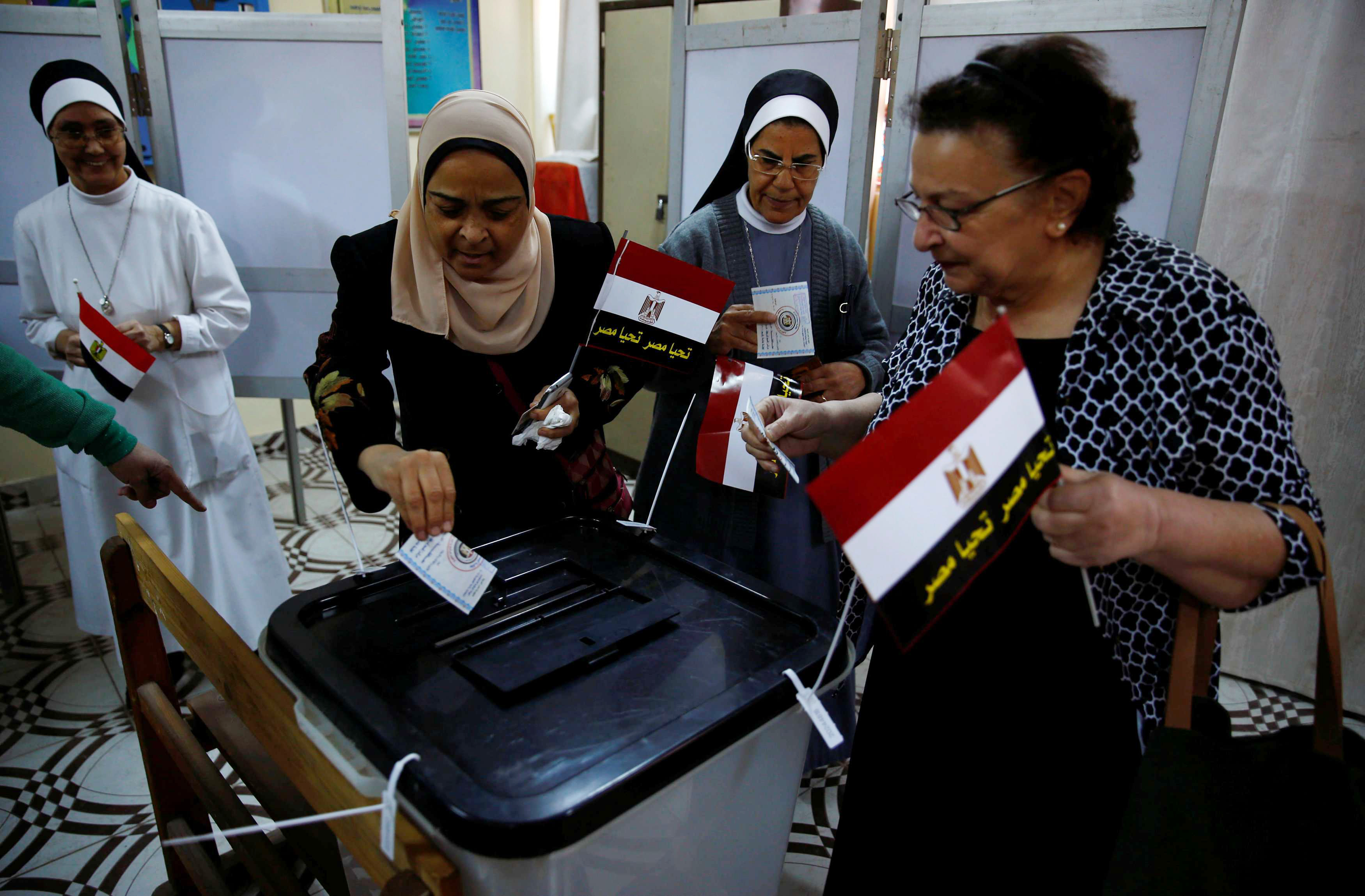 المصريون يقترعون