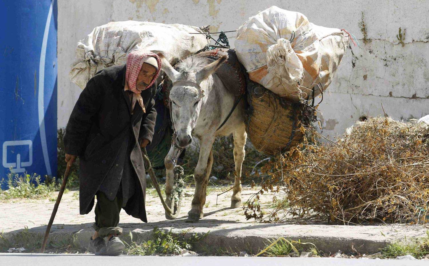 واقعيا، لم يستفد  من عمل الجمعيات الفقراء بقدر ما استفادت جهات سياسية معروفة للجميع