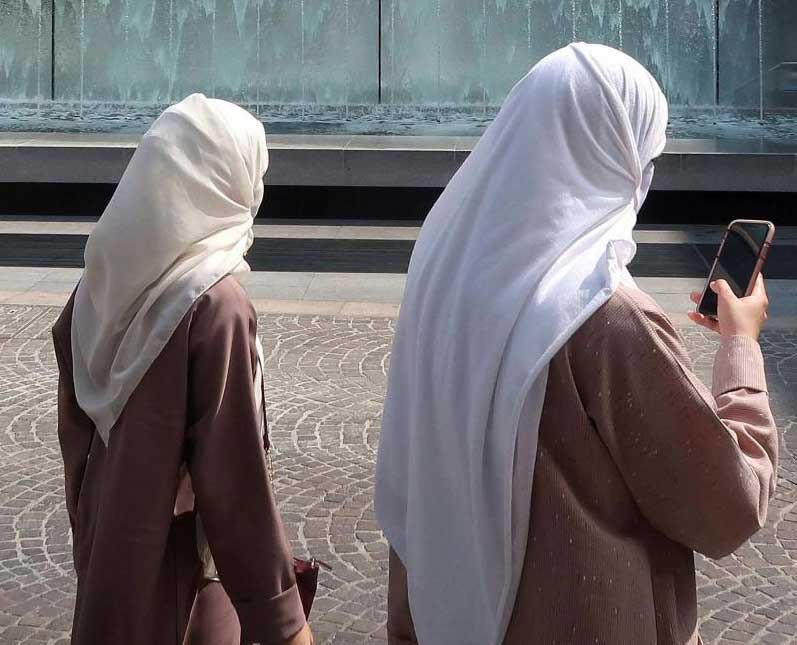 "التقارب" اليوم هو "صداقة" على فيسبوك