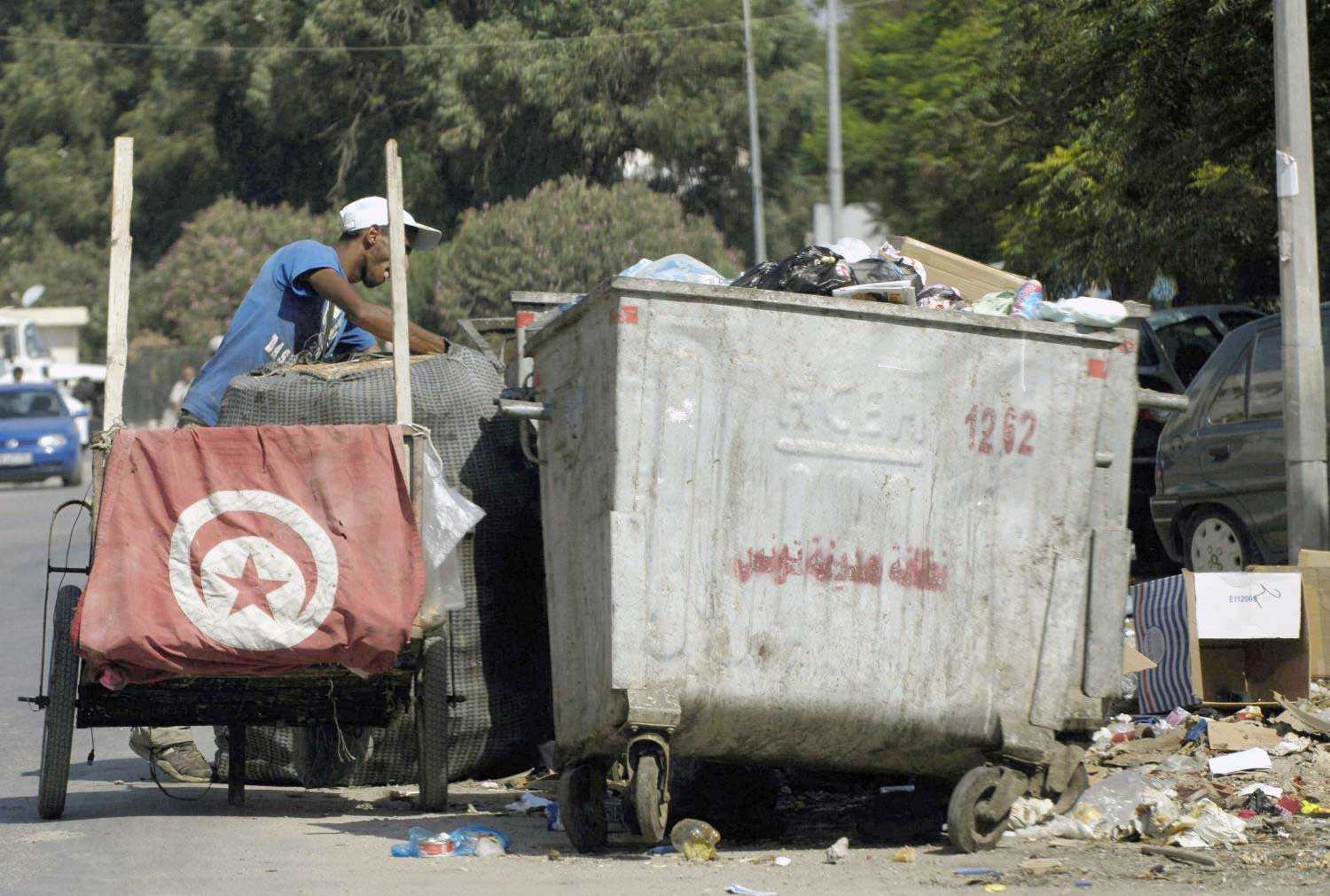 تحت غطاء تقديم المساعدات للفقراء تخفي جمعيات وراءها إما نشاطا تعبويا وتجنيديا  أو لوجستيا