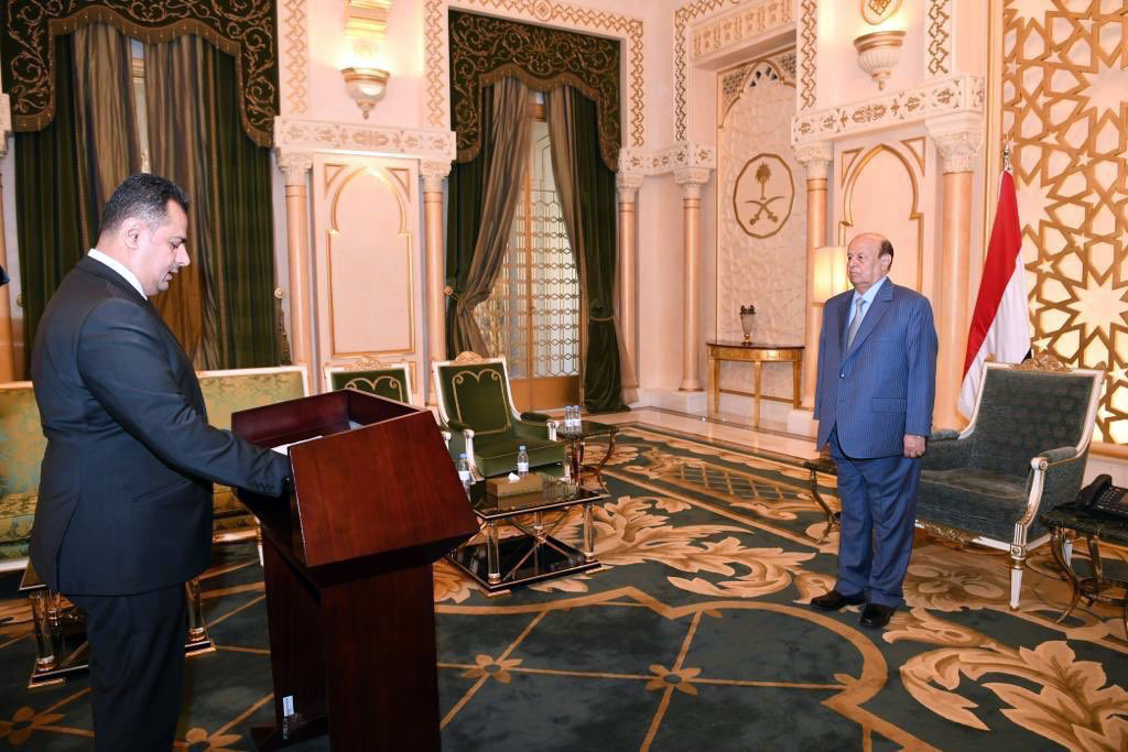 العديد من المراقبين للمشهد اليمني يرون أن تعيين عبدالملك مؤشر على إصرار تيار قوي ونافذ يحيط بالرئيس هادي، ويقوده سفير اليمن في واشنطن أحمد عوض بن مبارك، على المضي قدما في تغيير بنية الدولة في اليمن والإطاحة برموز النظام السابق
