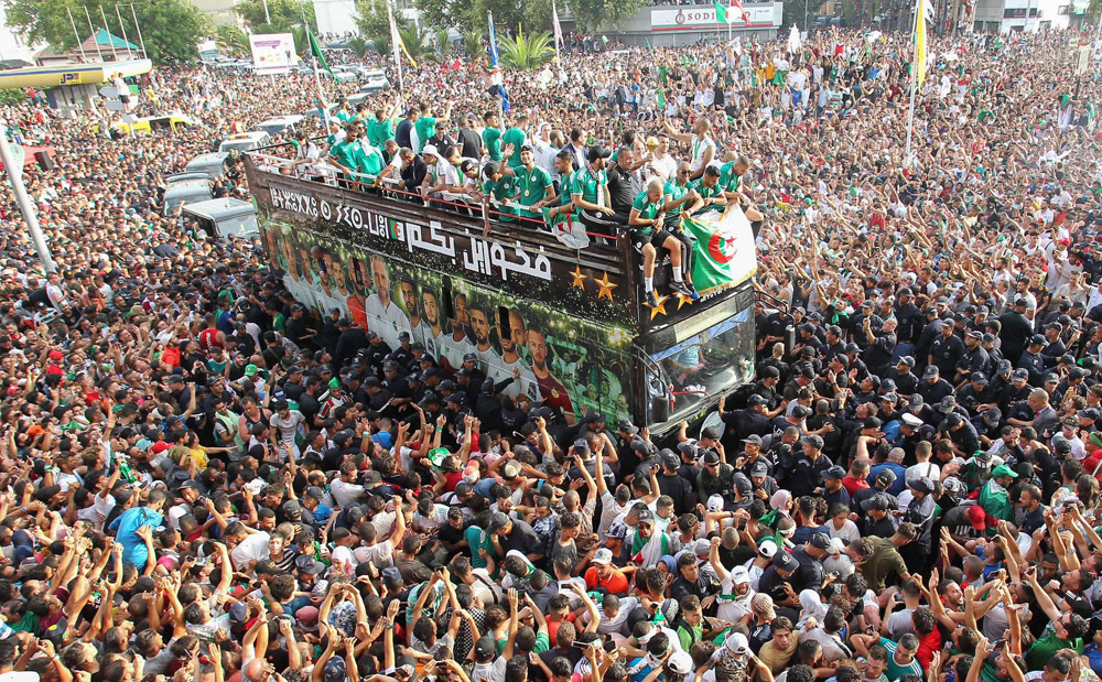 المدرب الجزائري يخوض تنافسا محموما مع أربعة مدربين من الطراز الرفيع على جائزة غلوب سوك.