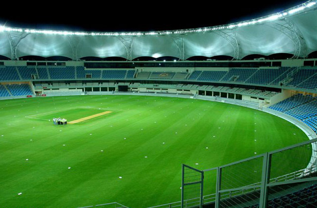 ملاعب خاوية بسبب كورونا