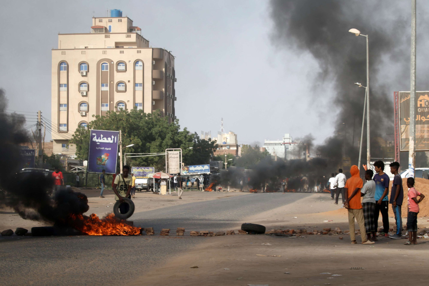 وتنخرط قوى الحرية والتغيير والمجلس العسكري في حوارات مع الحركات السودانية المسلحة بهدف تمهيد الطريق أمام السلام 