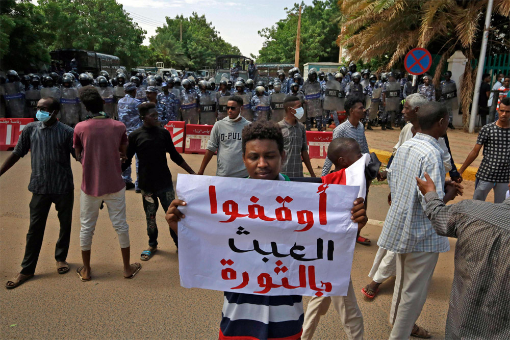 القانون الجديد الذي أقره الكونغرس الأميركي أعاد التوازن بين المكونين المدني والعسكري في السلطة الانتقالية