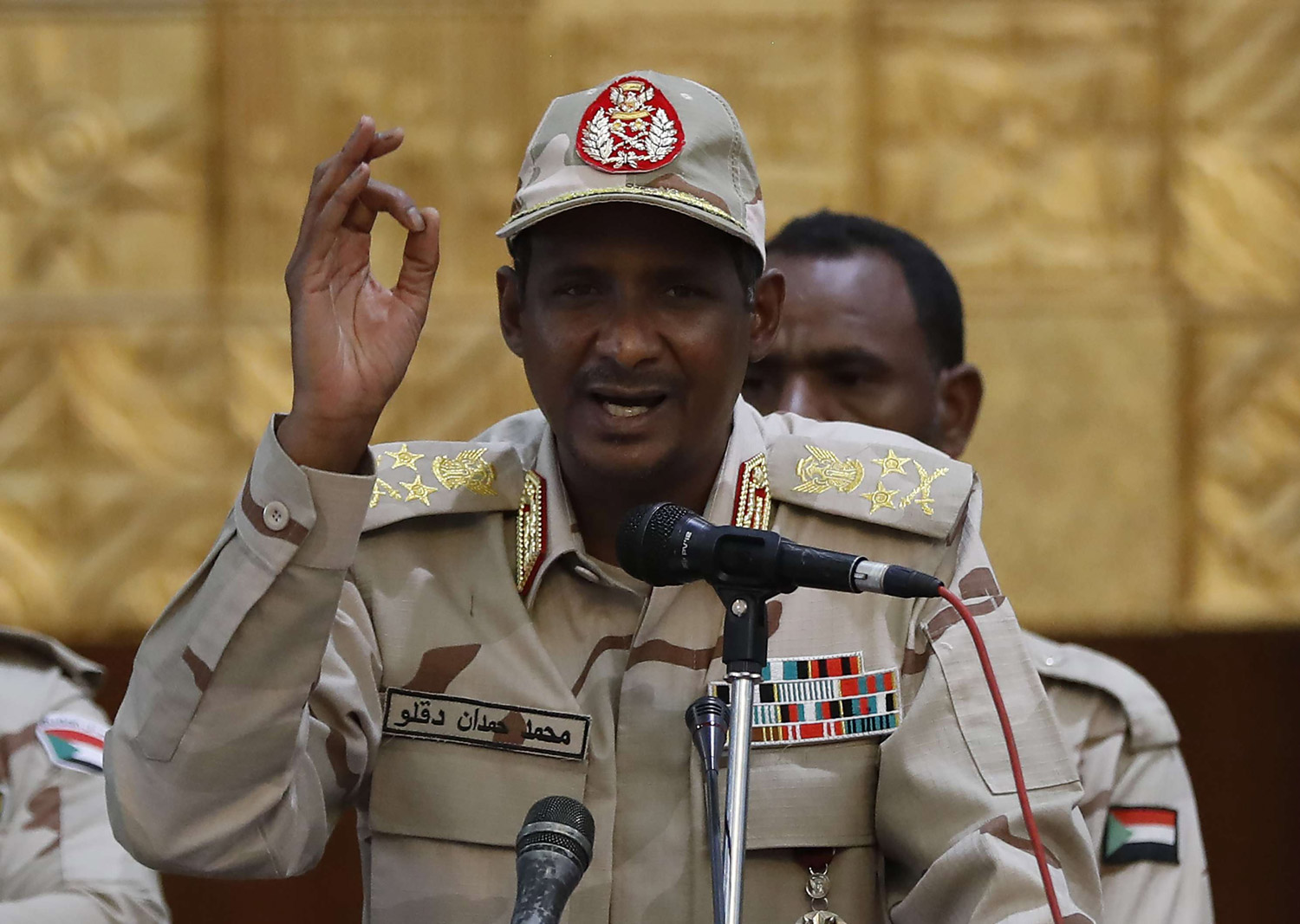 دقلو المعروف باسم "حميدتي" قوات الدعم السريع التي يتهمها قادة الاحتجاجات ومنظمات غير حكومية بأنها هي التي فضت الاعتصام وبارتكاب أعمال قمع دامية