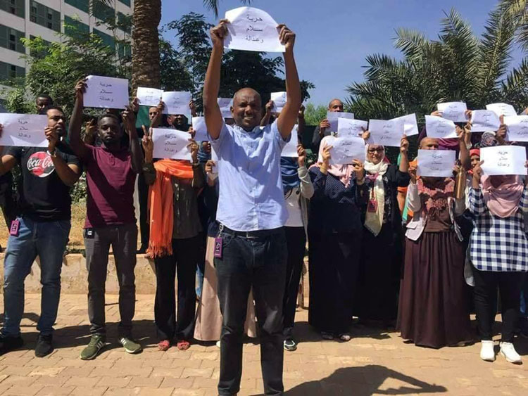 احتجاجات في كل مكان