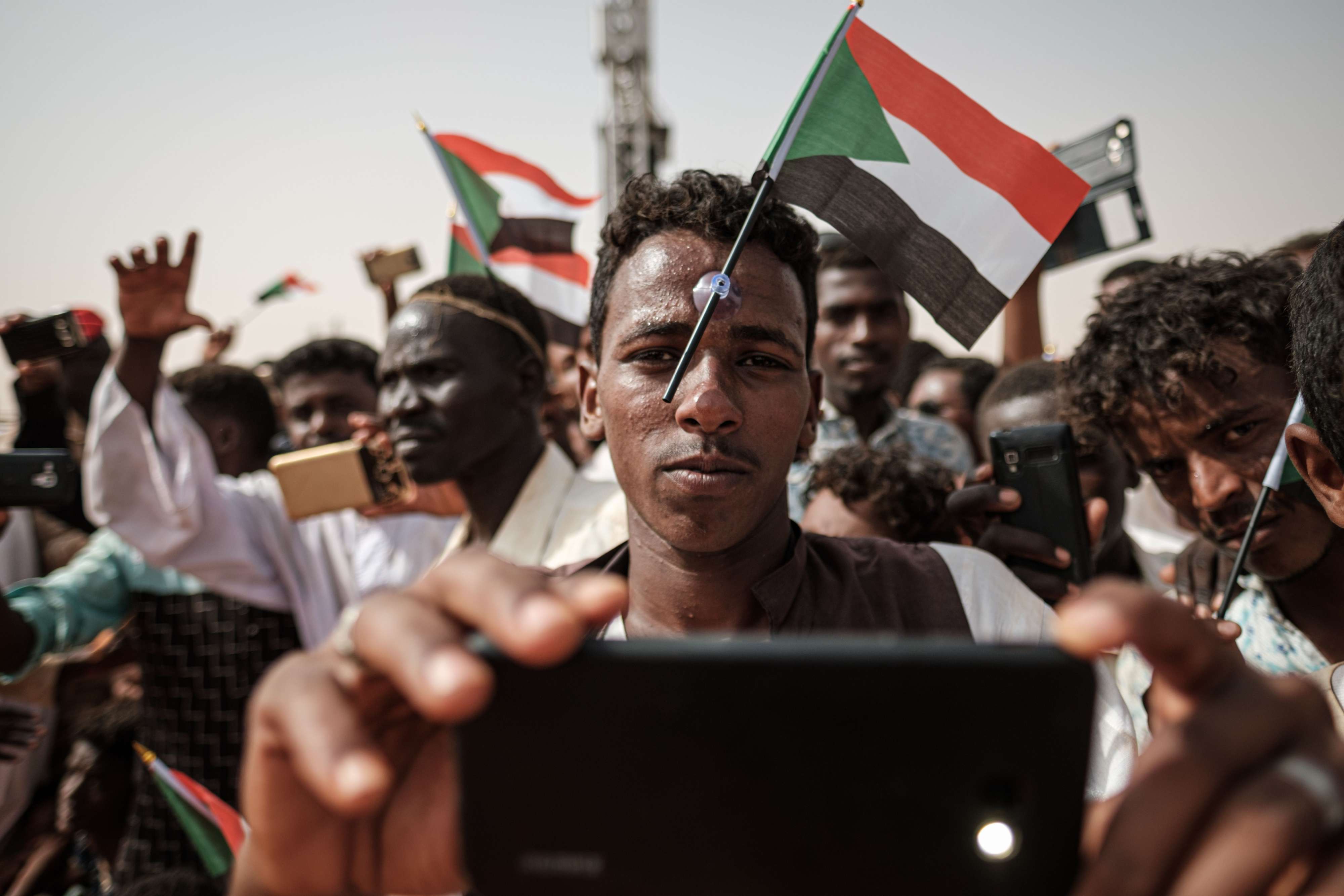 منصات التواصل هي بوصلة السودانيين في تحديد قبلتهم الاحتجاجية.